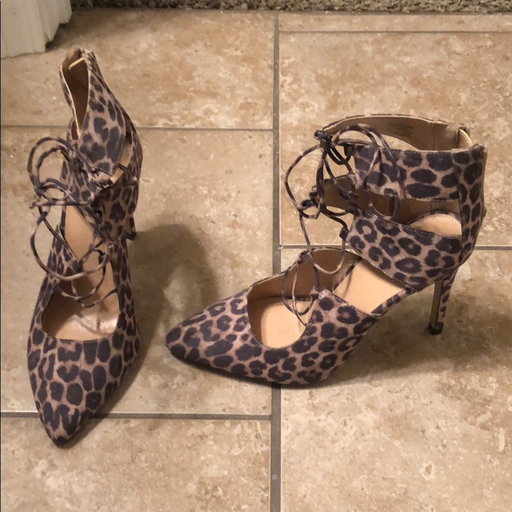 High heel leopard shoes